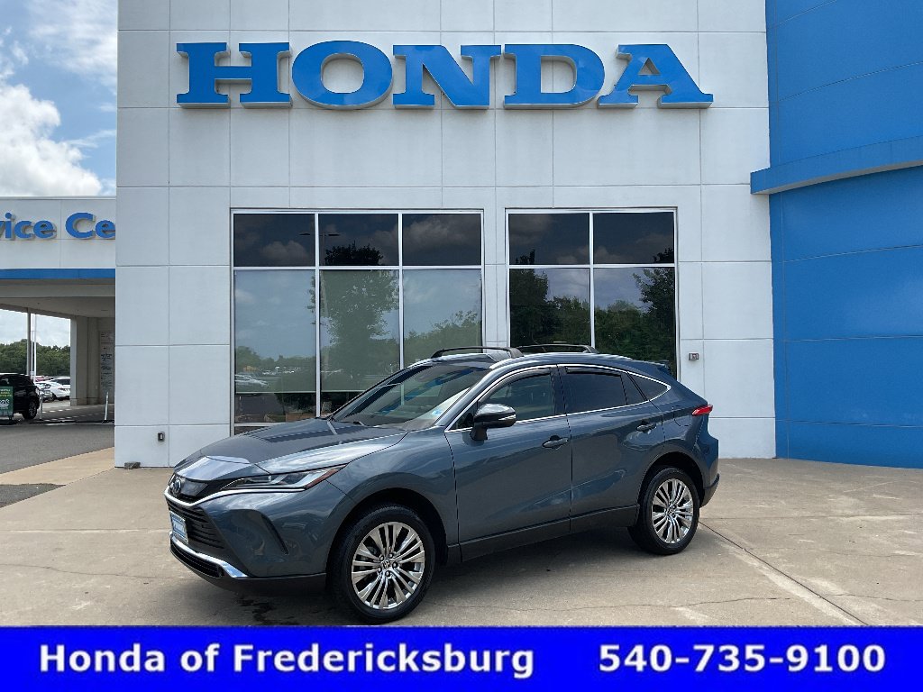 Used 2022 Toyota Venza XLE AWD/4WD image 1