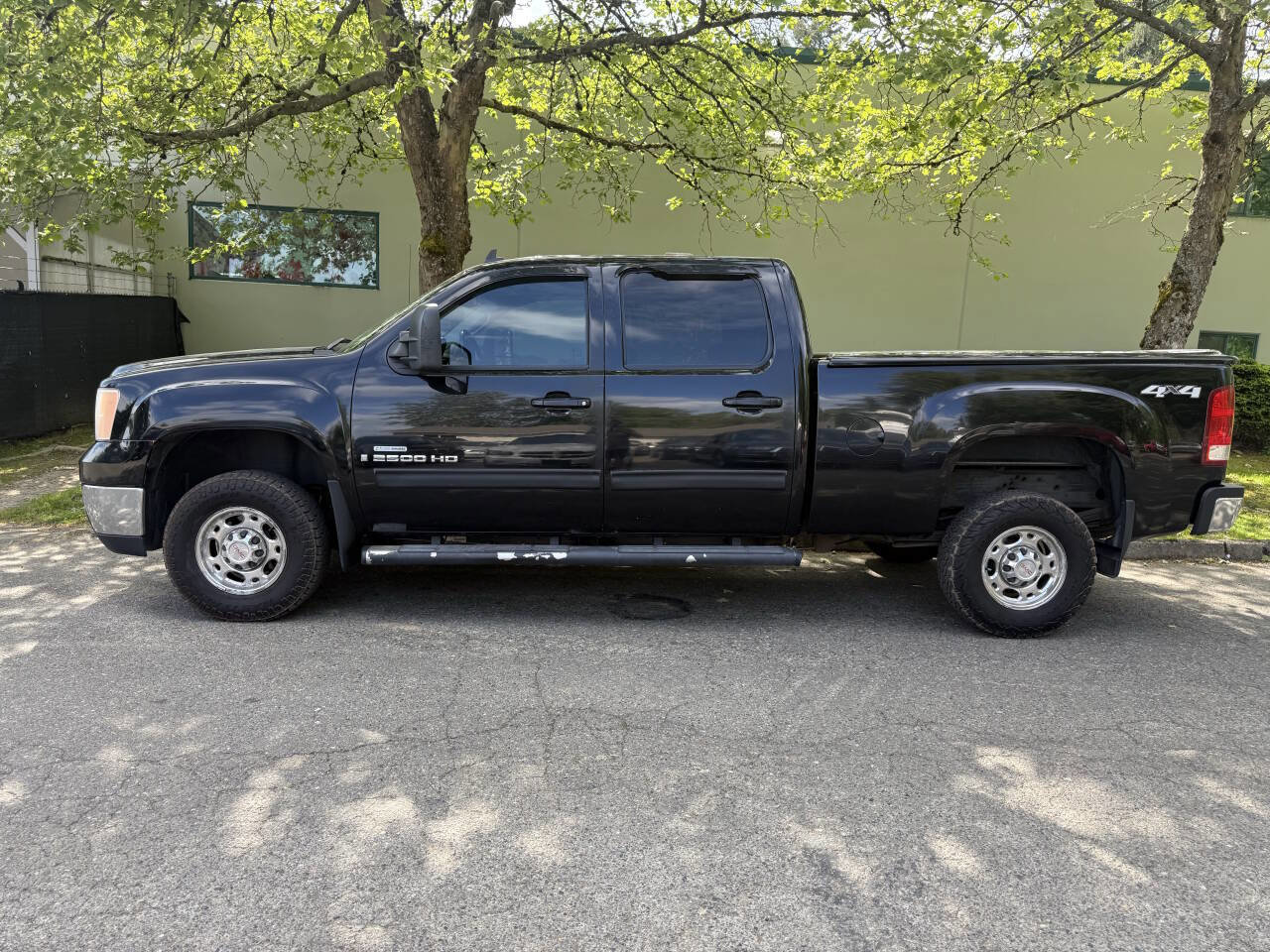 Used 2007 GMC Sierra 2500 SLT w/ Convenience Package AWD/4WD image 2