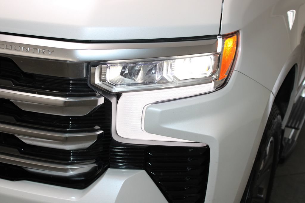 Used 2024 Chevrolet Silverado 1500 High Country w/ Technology Package AWD/4WD image 57