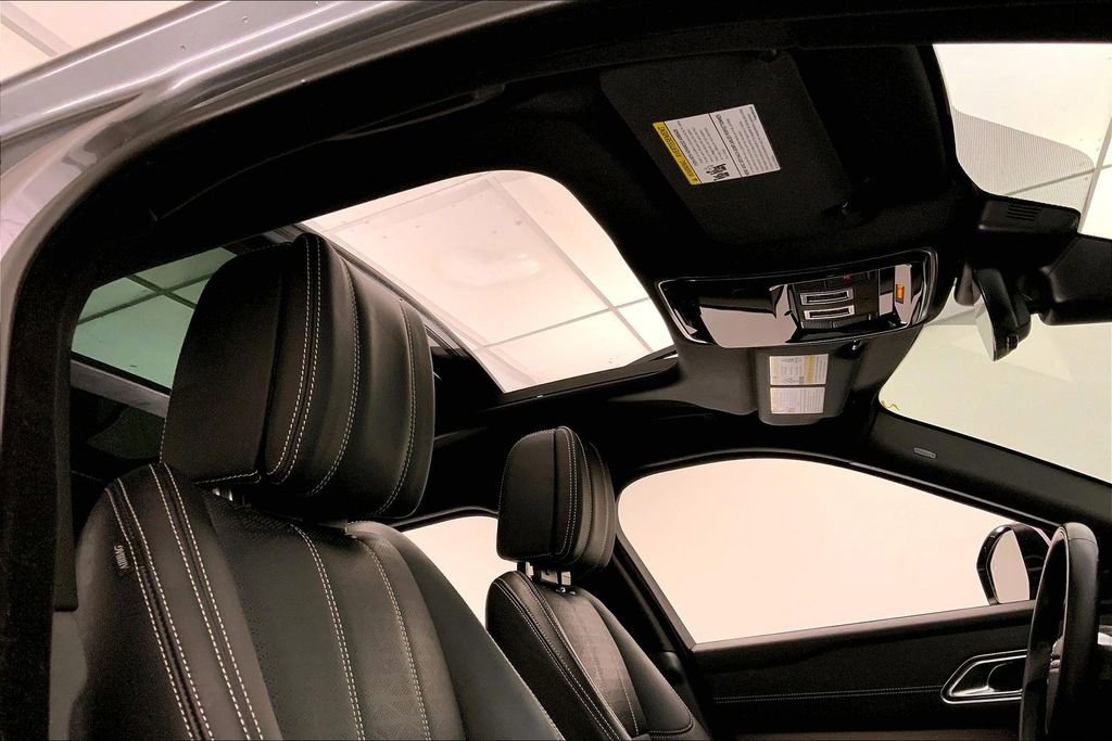 Used 2018 Land Rover Range Rover Velar R-Dynamic HSE image 26