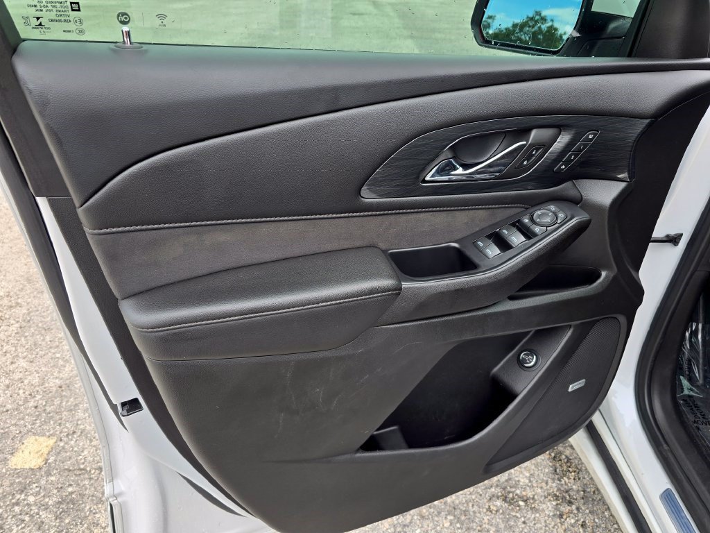 Used 2022 Chevrolet Traverse High Country FWD image 14