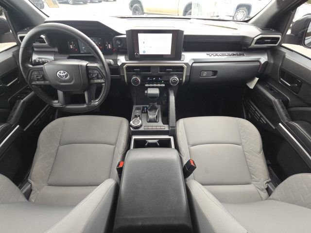 Used 2025 Toyota Tacoma SR5 AWD/4WD image 32