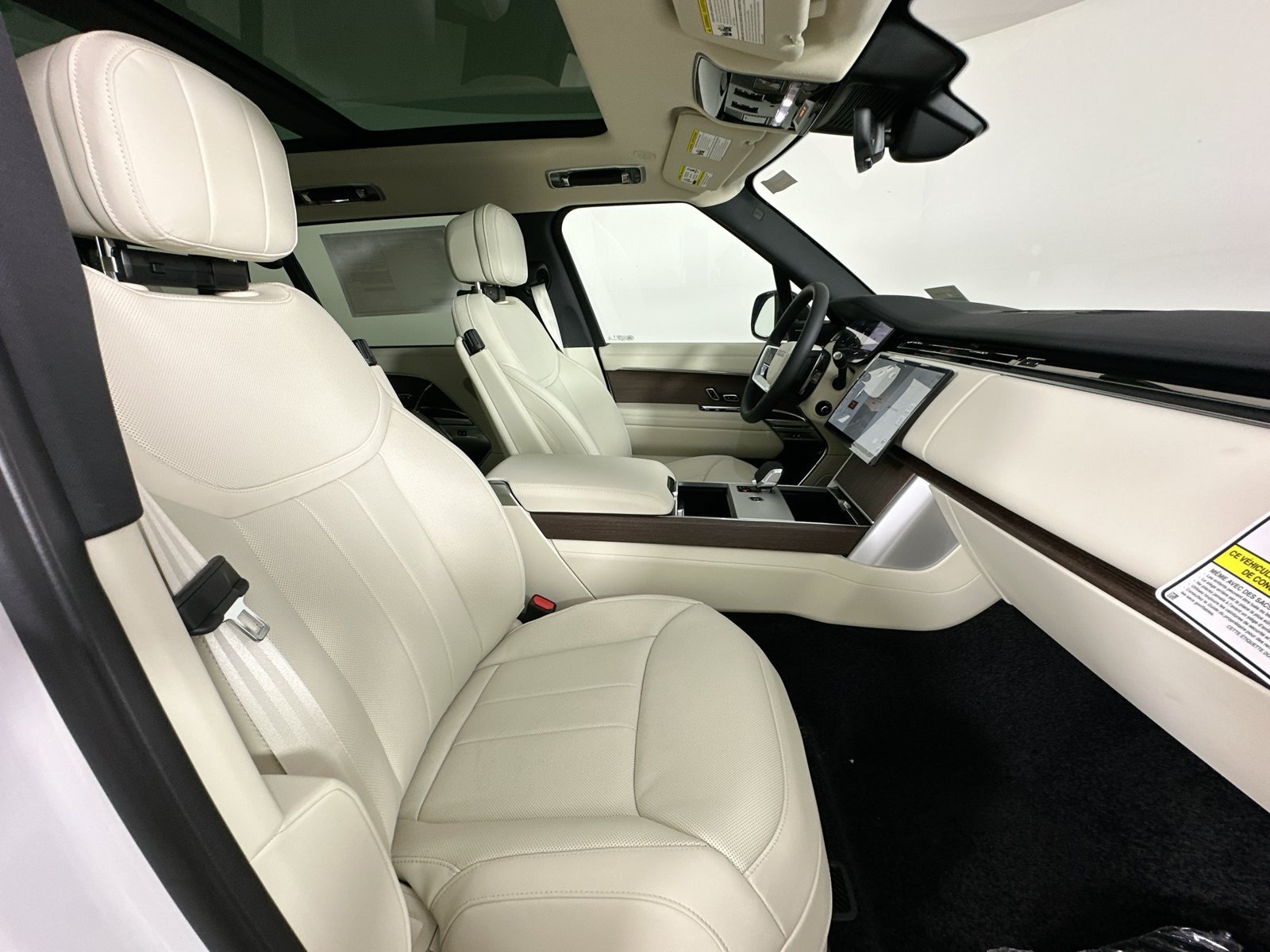 New 2026 Land Rover Range Rover Long Wheelbase SE AWD/4WD image 43