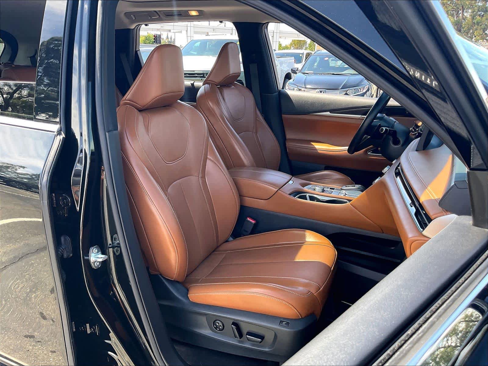 Used 2024 INFINITI QX60 Sensory w/ Vision Package AWD/4WD image 9