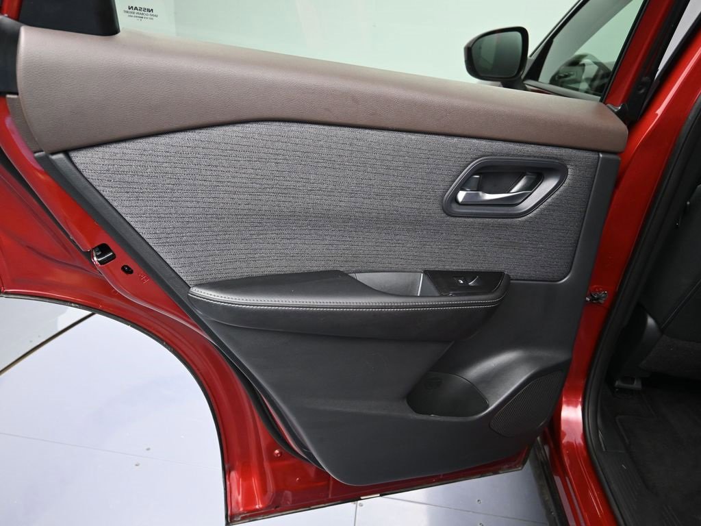 Used 2023 Nissan Rogue SV image 21