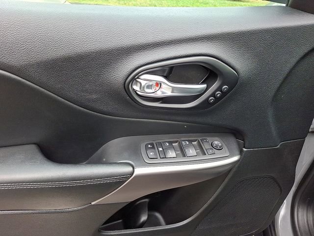 Used 2021 Jeep Cherokee Limited image 13