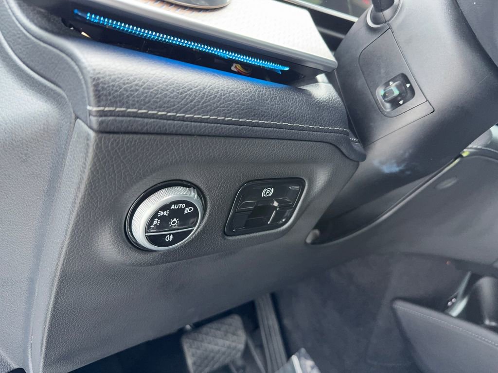 Used 2023 Mercedes-Benz EQE 500 4MATIC Sedan w/ Pinnacle Trim Package image 40