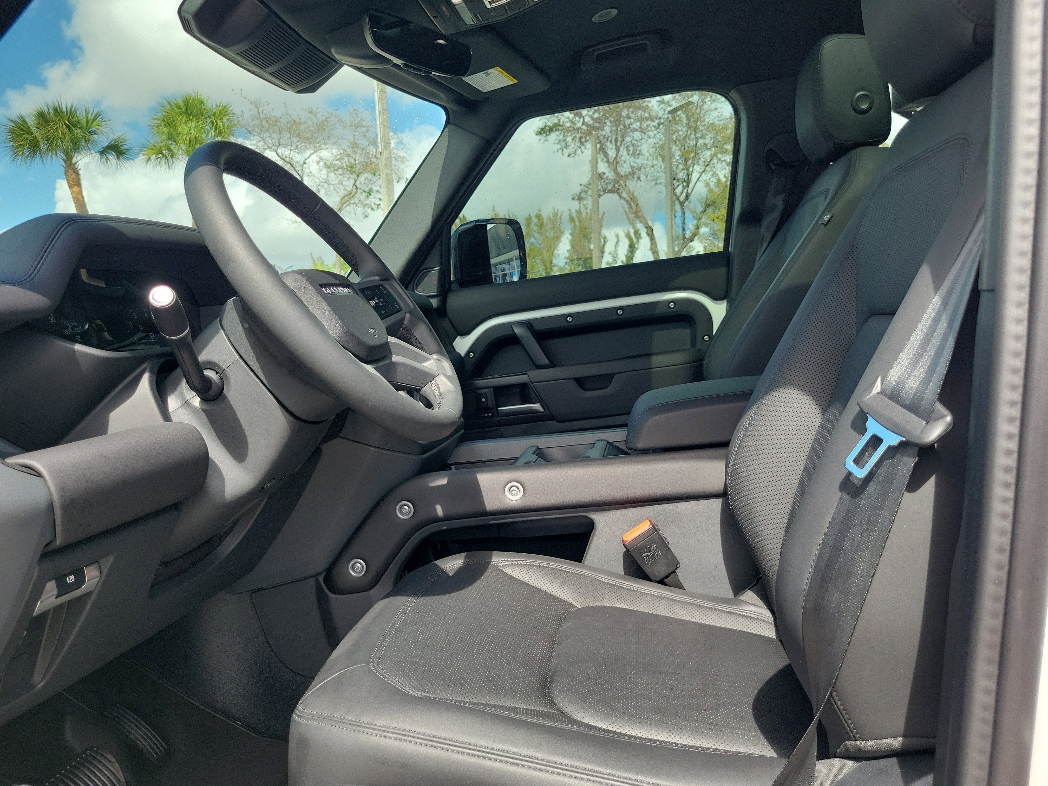 Used 2025 Land Rover Defender 110 S image 13