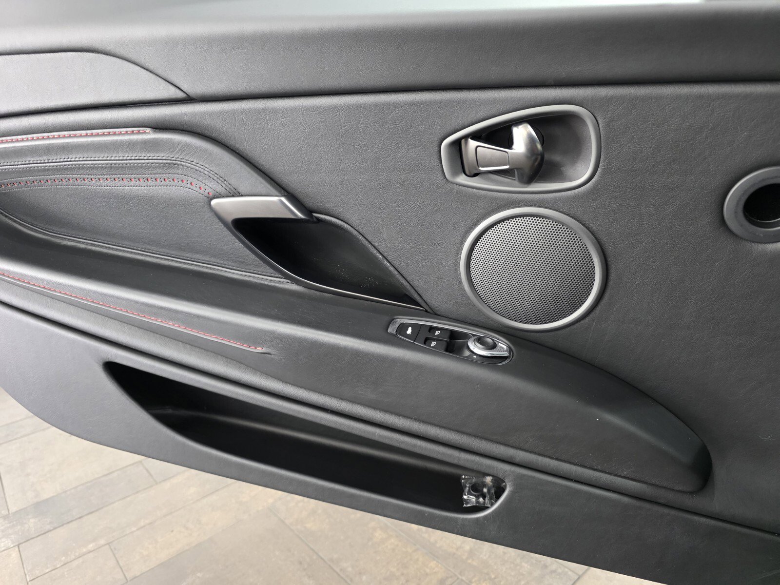 Used 2021 Aston Martin DB11 Coupe image 16