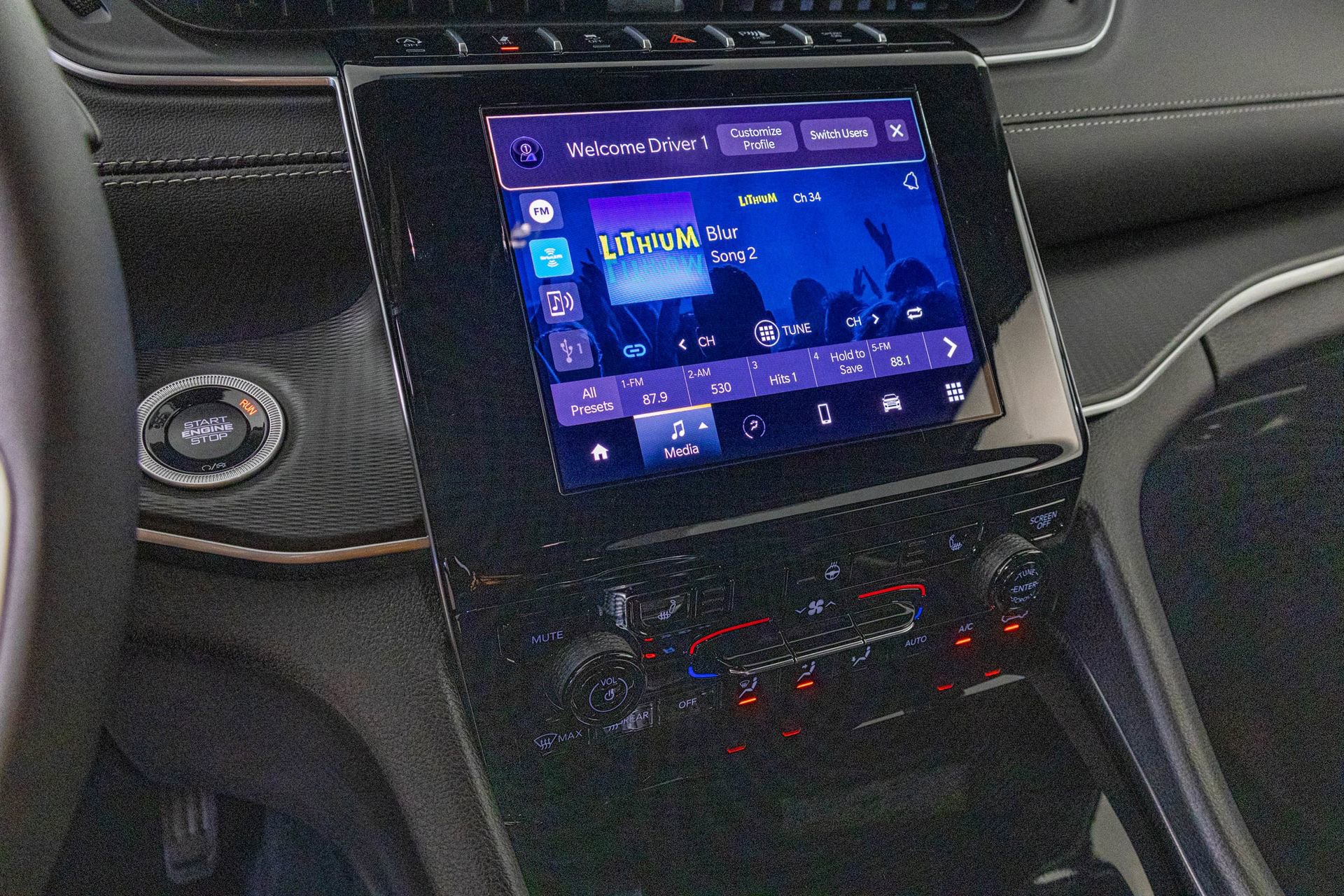 New 2025 Jeep Grand Cherokee L Laredo w/ Luxury Tech Group I image 21