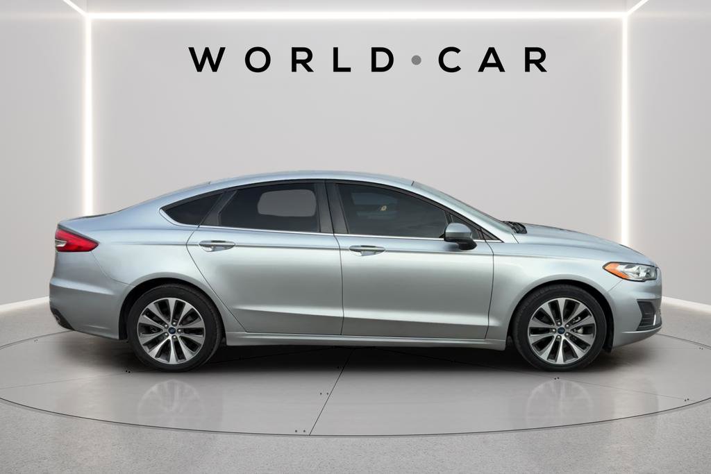 Used 2020 Ford Fusion SE image 2