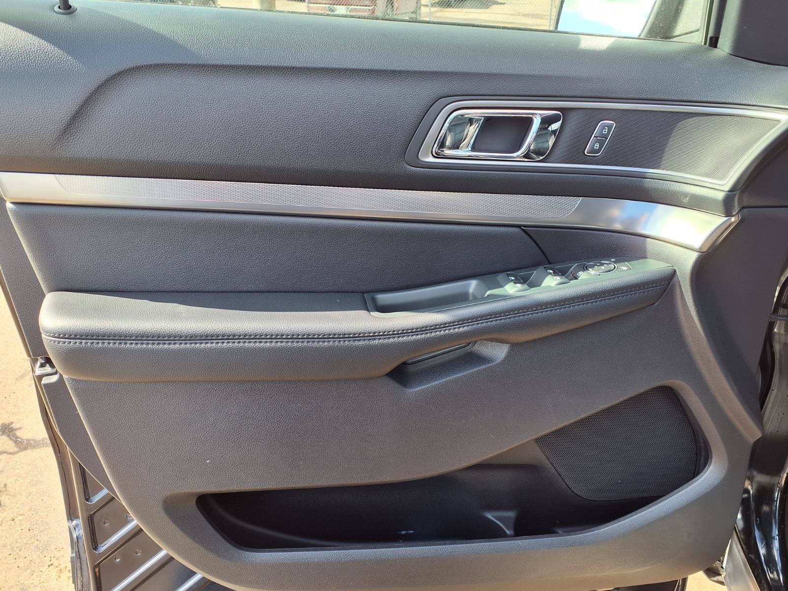 Used 2019 Ford Explorer XLT w/ Equipment Group 202A AWD/4WD image 13