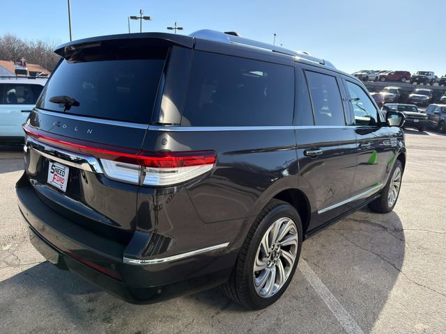 Used 2023 Lincoln Navigator Reserve image 7