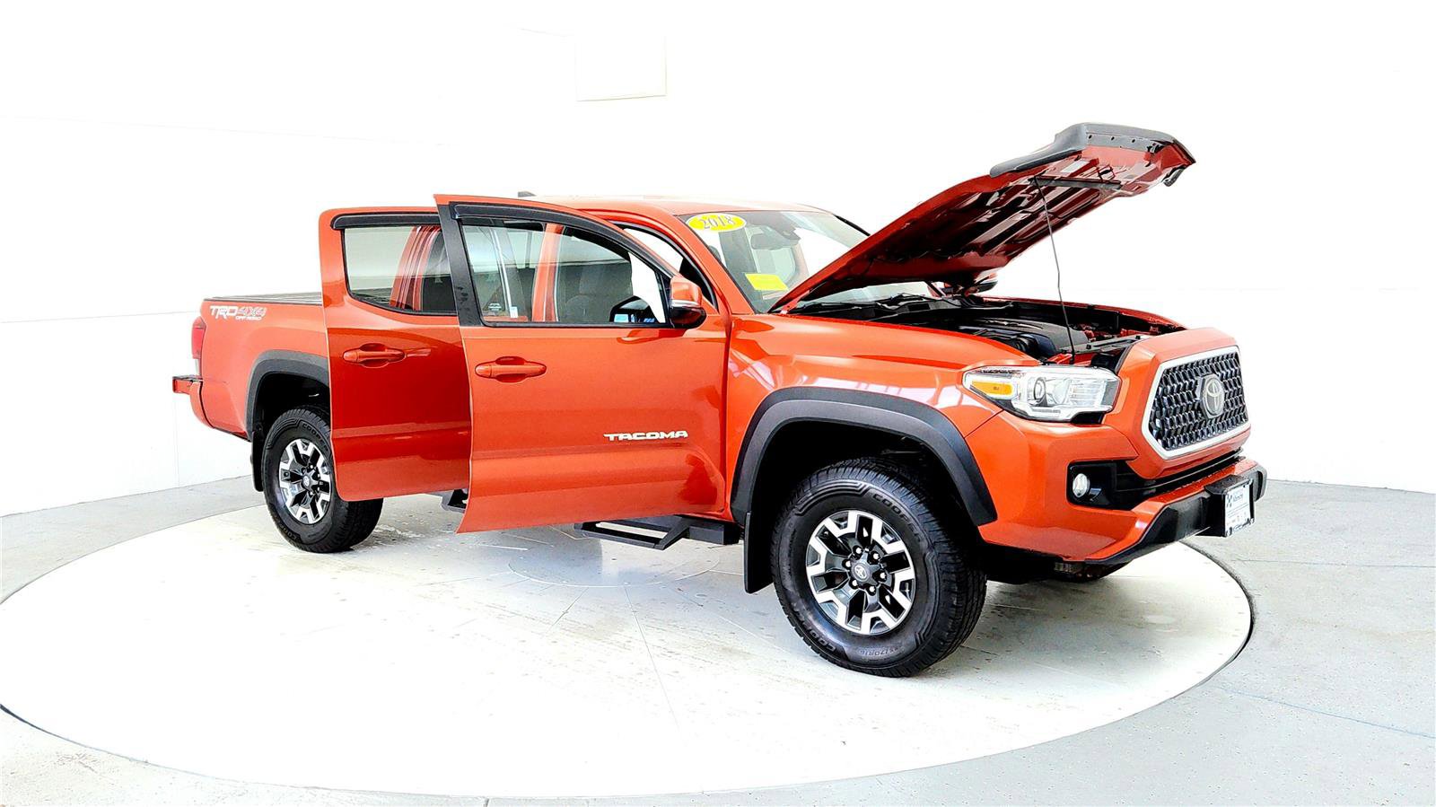 Used 2018 Toyota Tacoma TRD Off-Road w/ Technology Package image 12