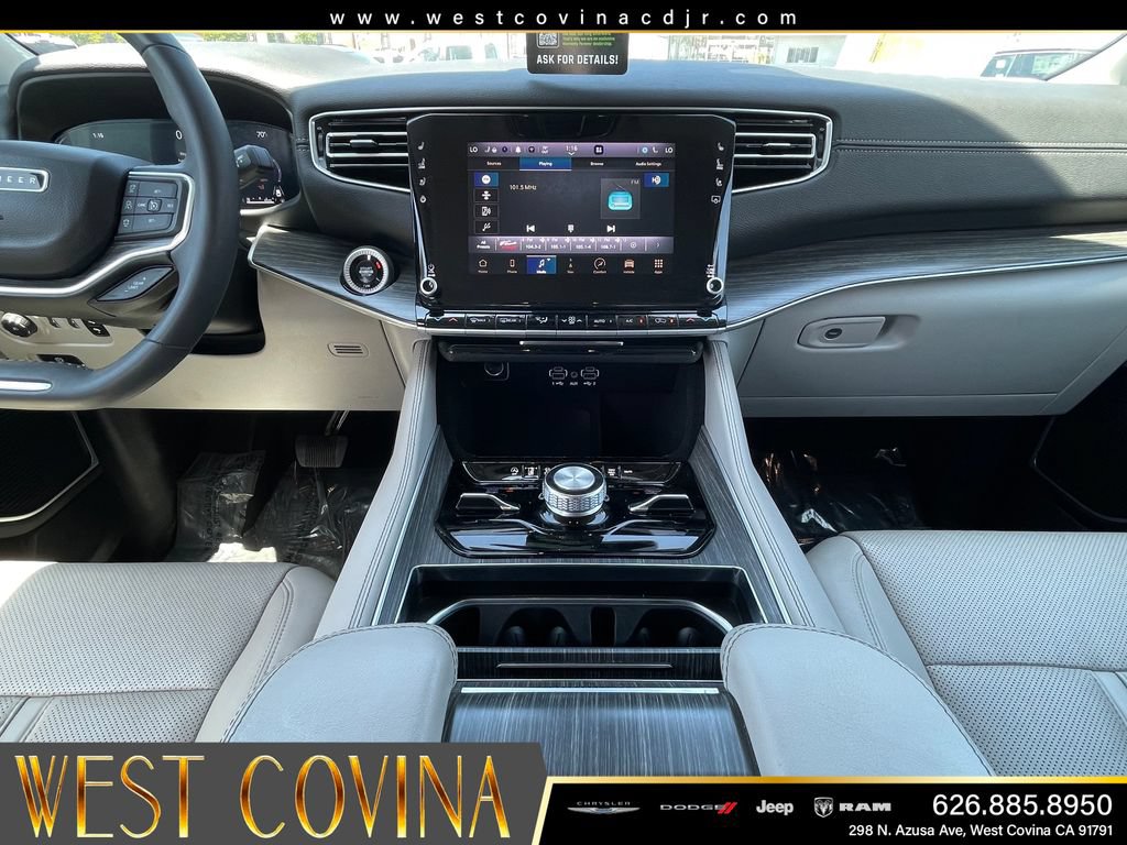 Used 2024 Jeep Wagoneer L Series III w/ Flexible Seating Group AWD/4WD image 29