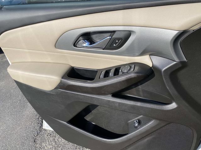 Used 2023 Chevrolet Traverse LT image 18