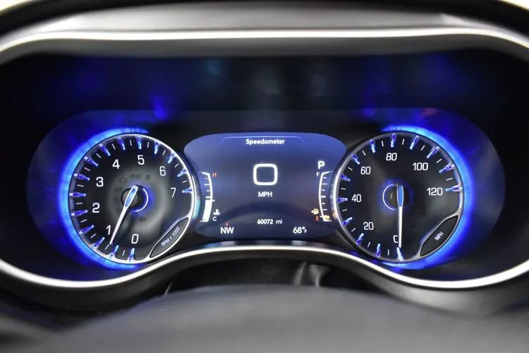 Used 2023 Chrysler Pacifica Touring-L FWD image 27