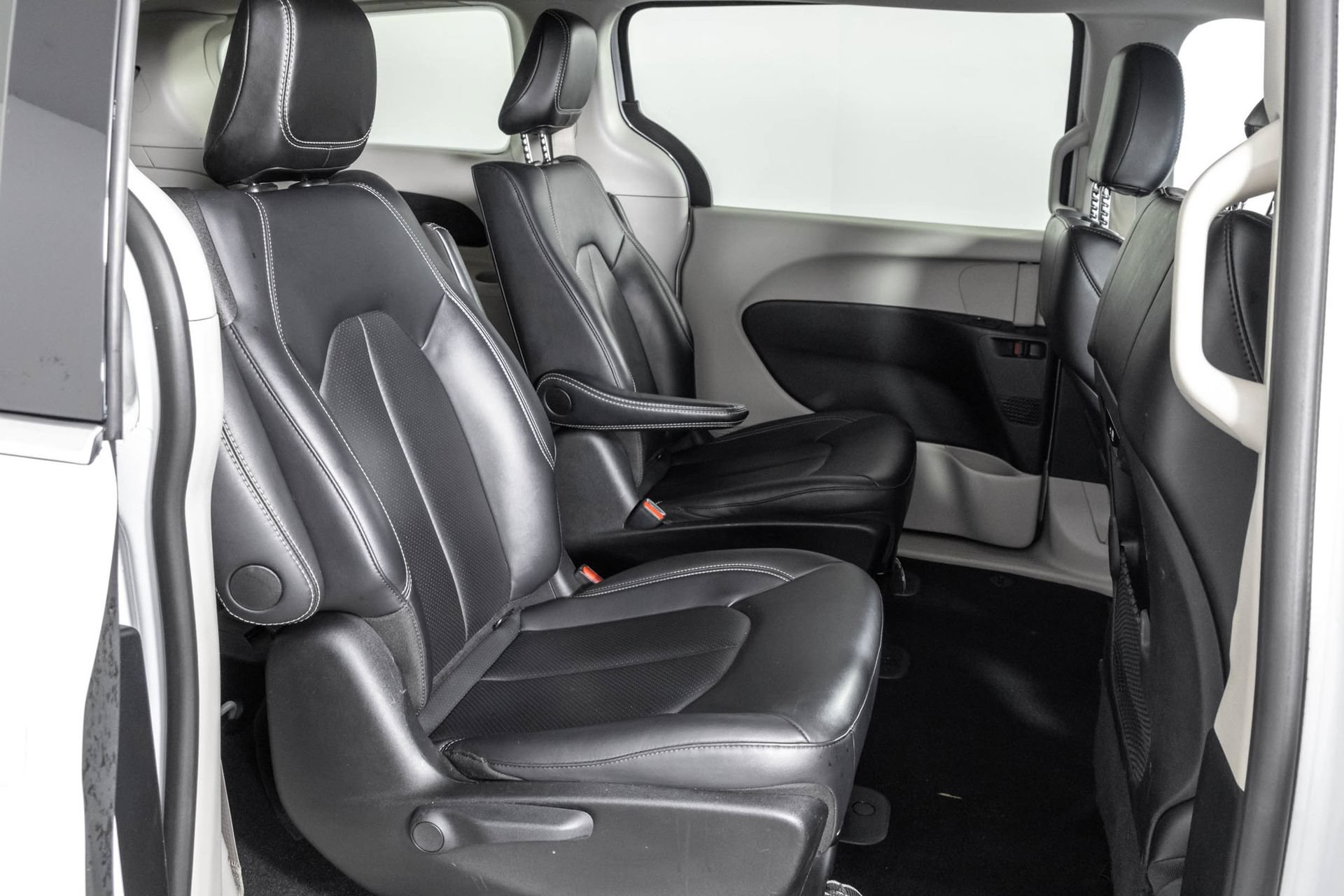Used 2024 Chrysler Pacifica Limited FWD image 41