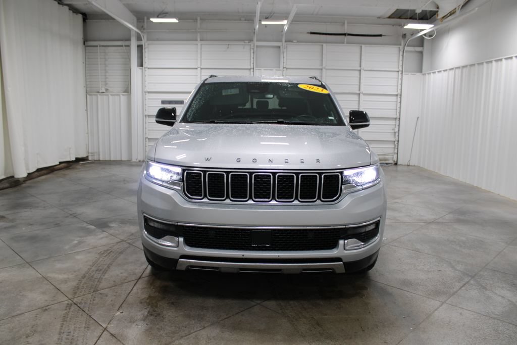 Used 2023 Jeep Wagoneer L Series III w/ Preferred Equipment Group AWD/4WD image 3