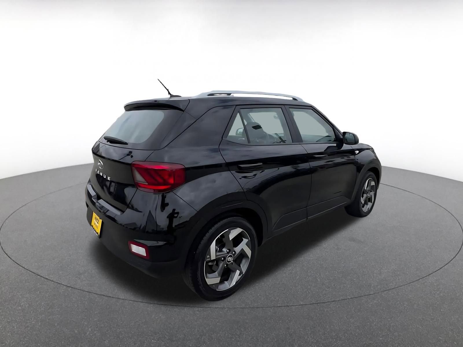 Used 2025 Hyundai Venue SEL FWD image 14