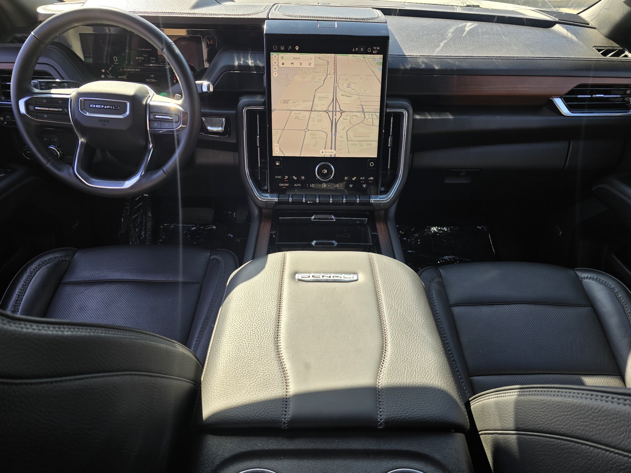 Used 2025 GMC Yukon XL Denali AWD/4WD image 27