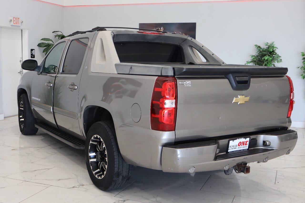 Used 2007 Chevrolet Avalanche LT w/ LT Preferred Equipment Group AWD/4WD image 3