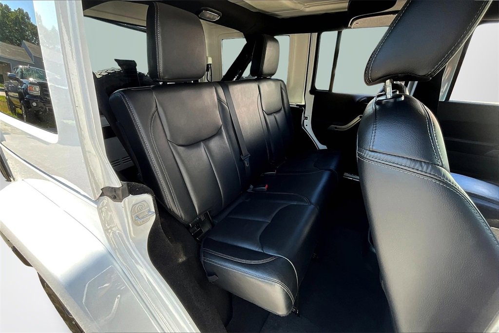 Used 2018 Jeep Wrangler Unlimited Sahara image 23