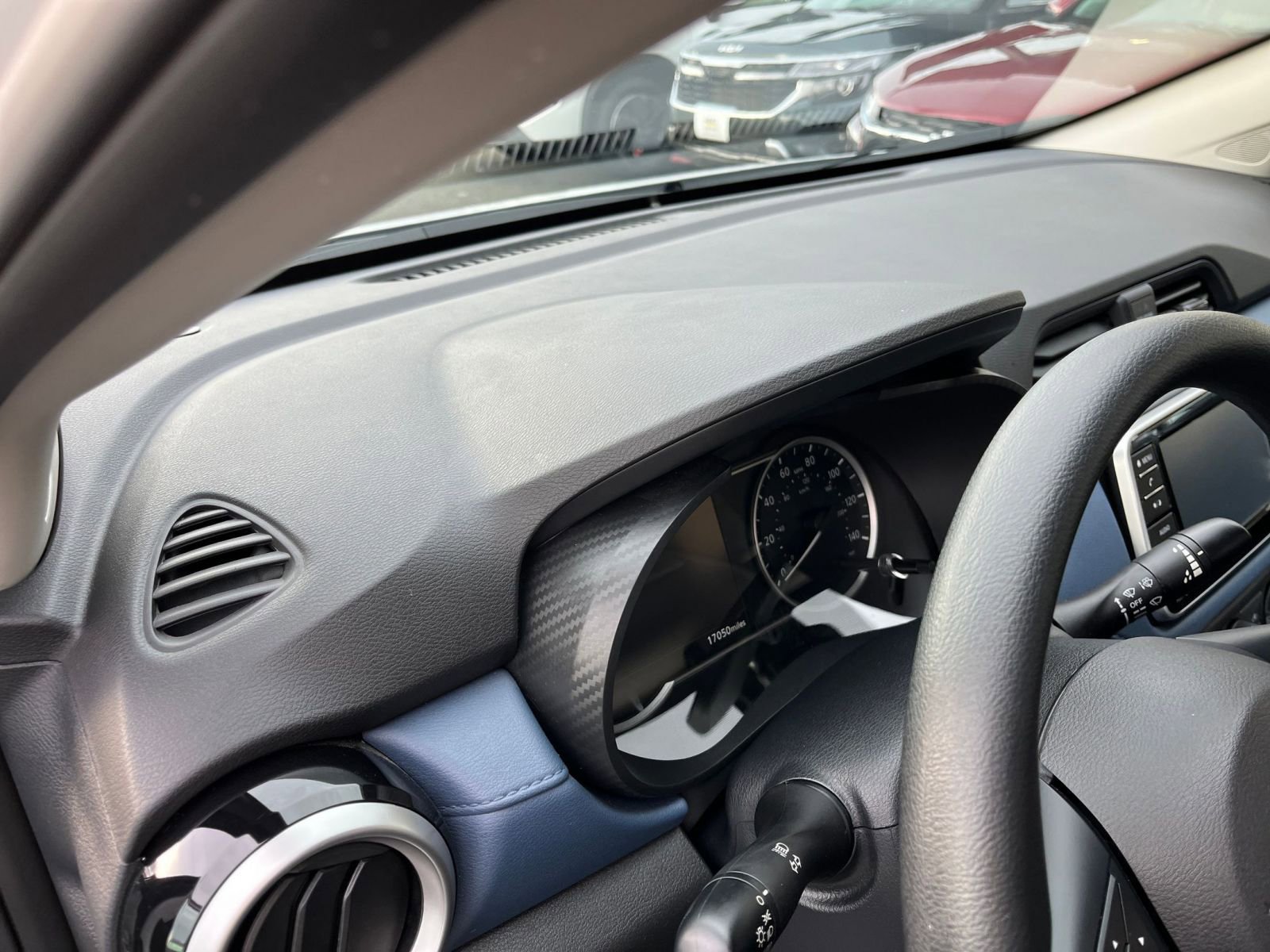 Used 2025 Nissan Versa SV image 34