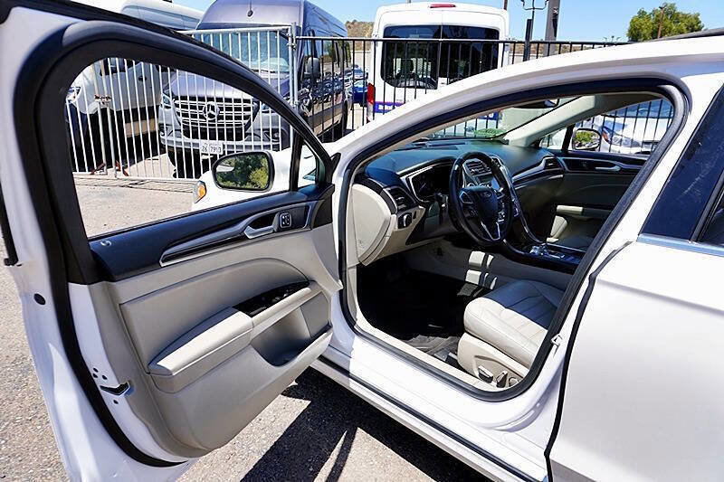 Used 2018 Ford Fusion SE w/ Fusion SE Technology Package FWD image 32