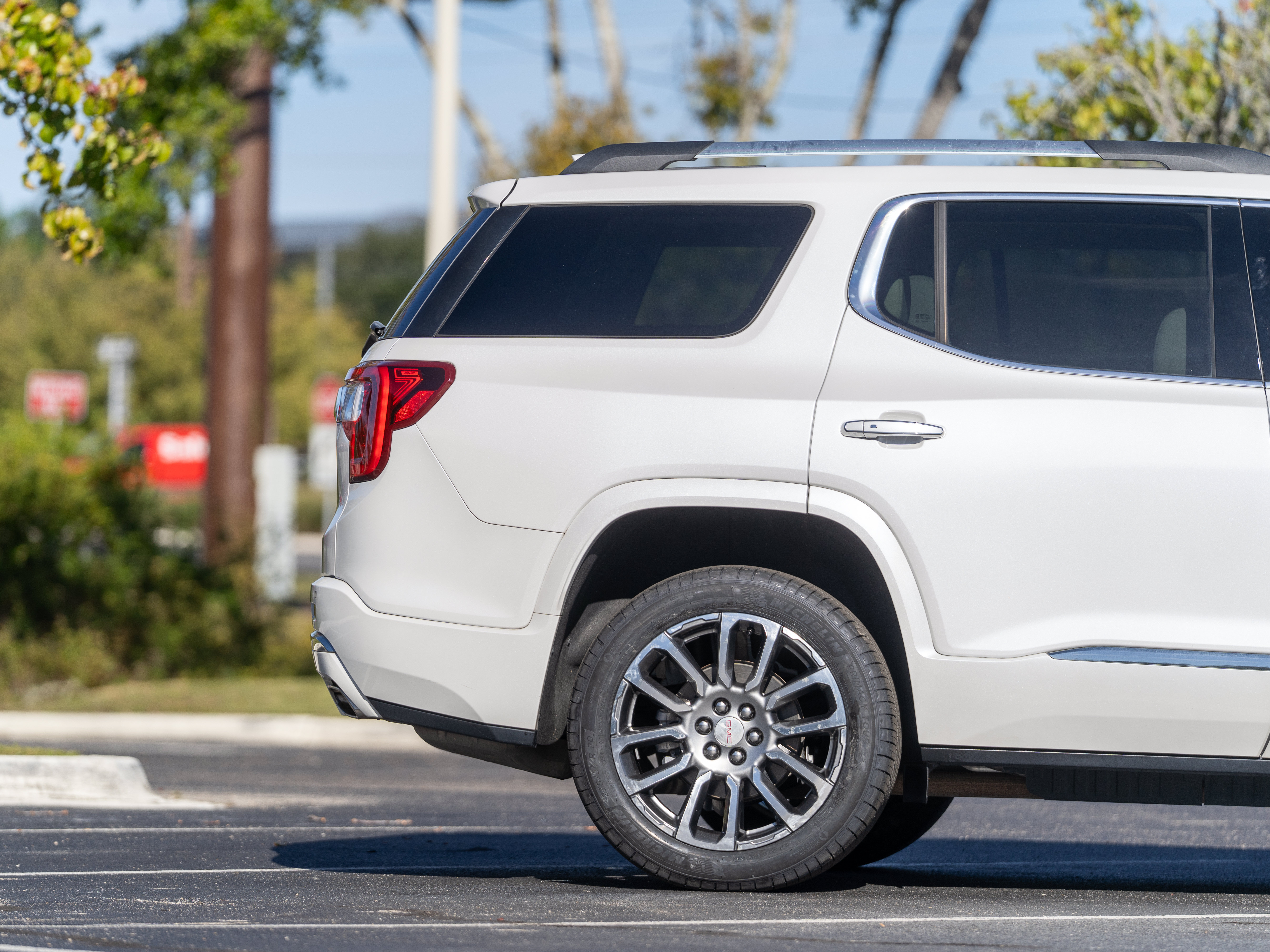 Used 2023 GMC Acadia Denali w/ Denali Ultimate Package FWD image 6