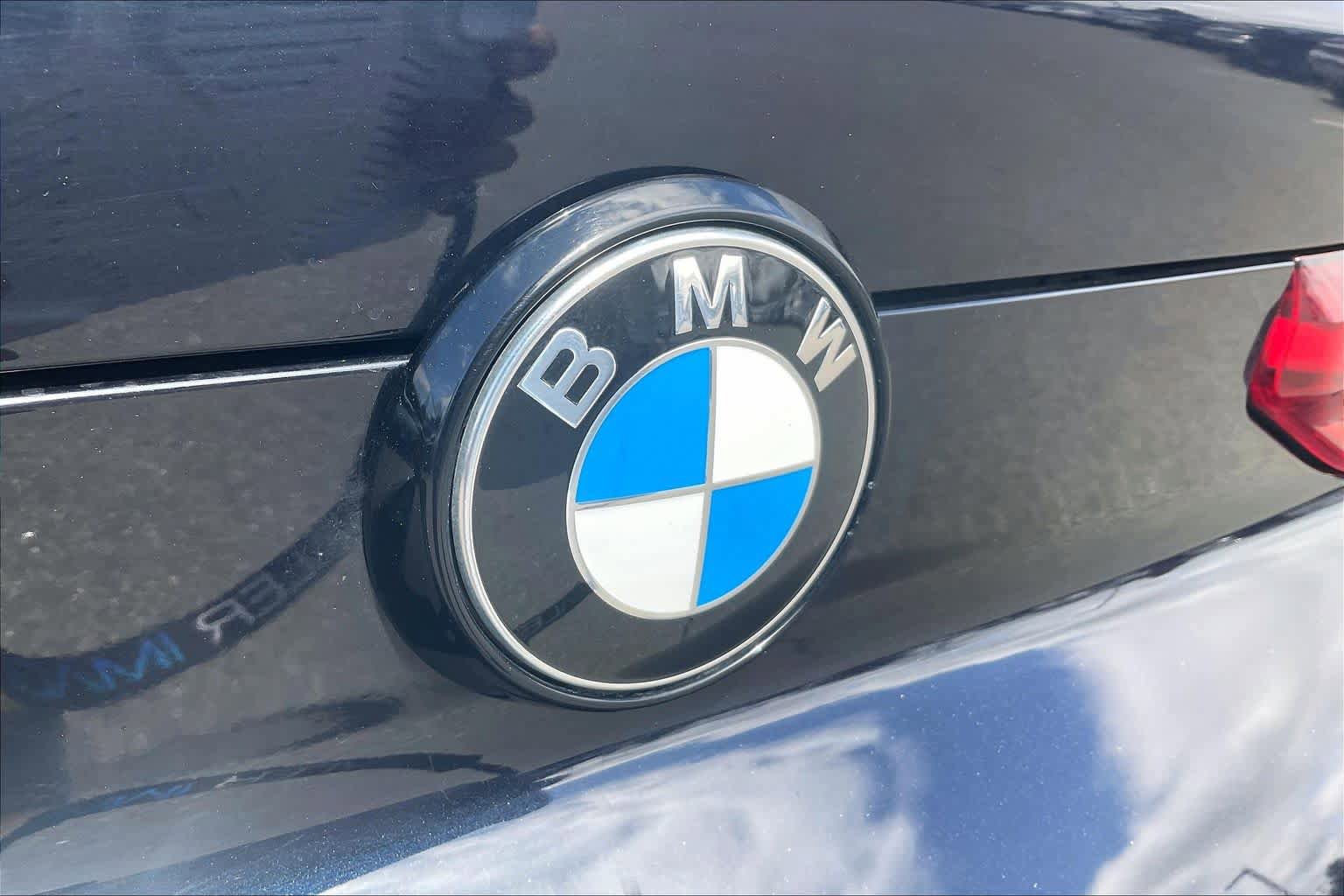 Certified 2022 BMW X6 xDrive40i w/ M Sport Package AWD/4WD image 32