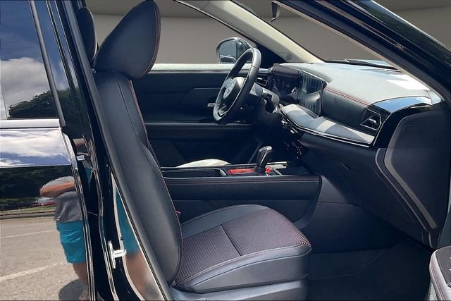 Certified 2025 Nissan Kicks SR FWD image 7