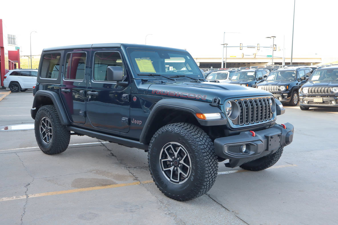 Used 2025 Jeep Wrangler Unlimited Rubicon AWD/4WD image 4