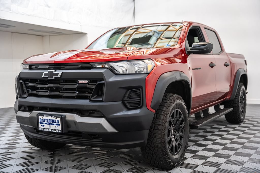 Used 2024 Chevrolet Colorado Trail Boss w/ Technology Package AWD/4WD image 3