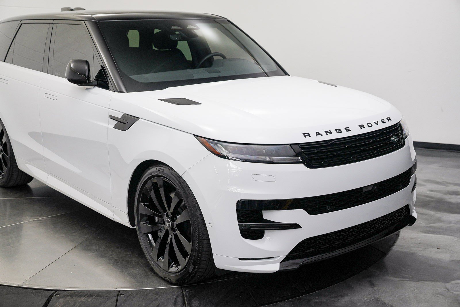 Used 2025 Land Rover Range Rover Sport Dynamic SE image 12