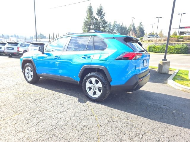 Used 2020 Toyota RAV4 LE w/ Carpet Mat Package image 7
