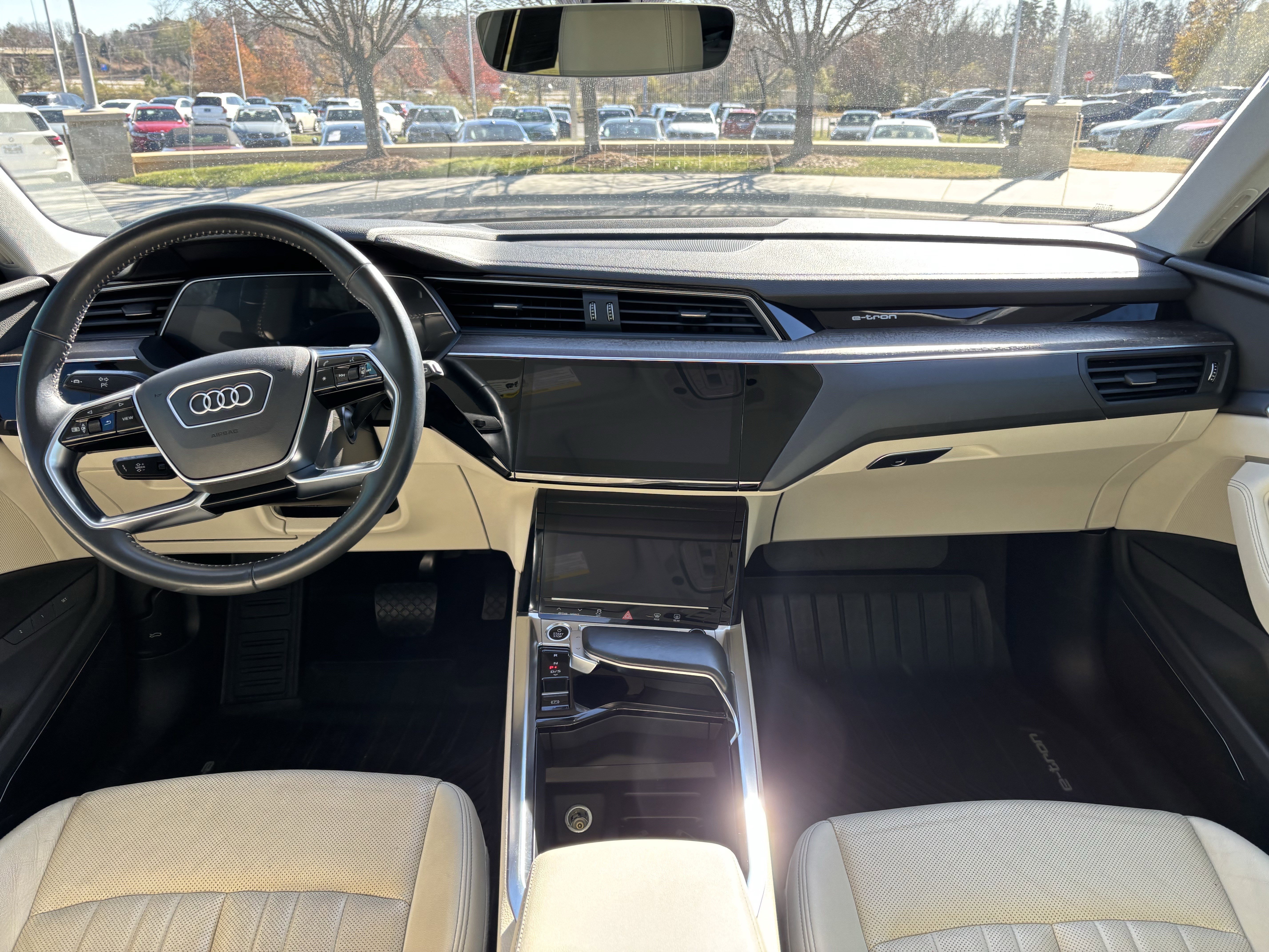 Used 2021 Audi e-tron Premium Plus image 23