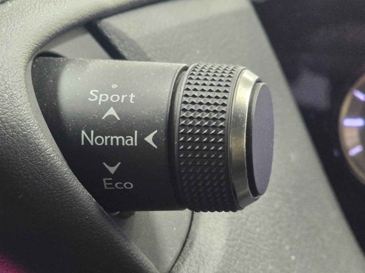 Used 2019 Lexus ES 300h w/ Accessory Package 2 image 7