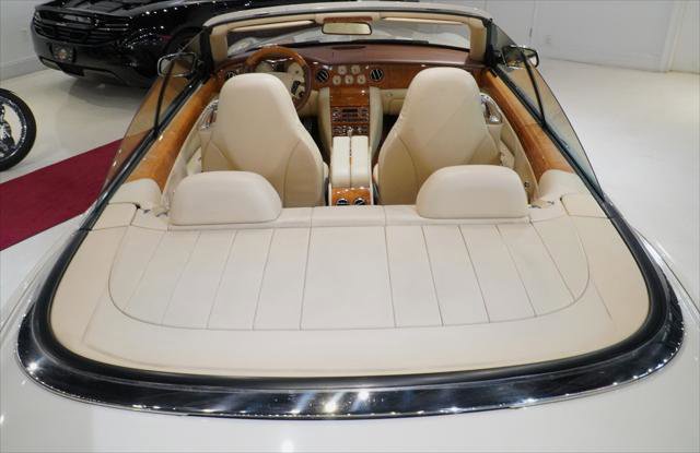 Used 2008 Bentley Azure image 17