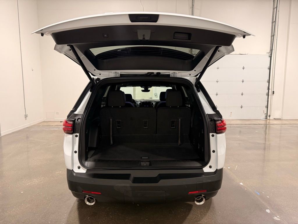 Used 2023 Chevrolet Traverse LT image 9