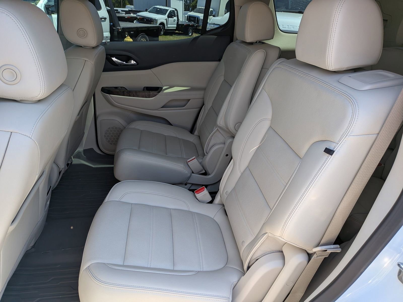 Used 2023 GMC Acadia Denali w/ Denali Ultimate Package AWD/4WD image 8