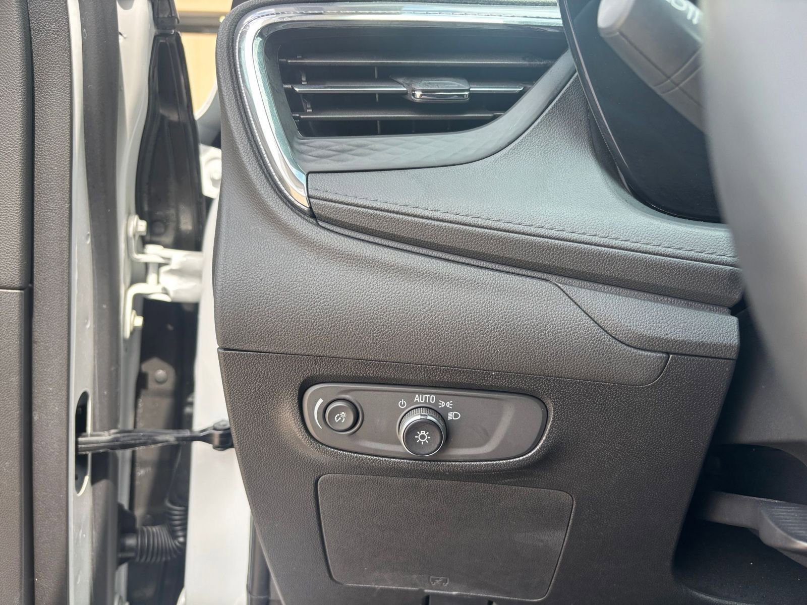 Used 2025 Buick Encore GX Preferred FWD image 33