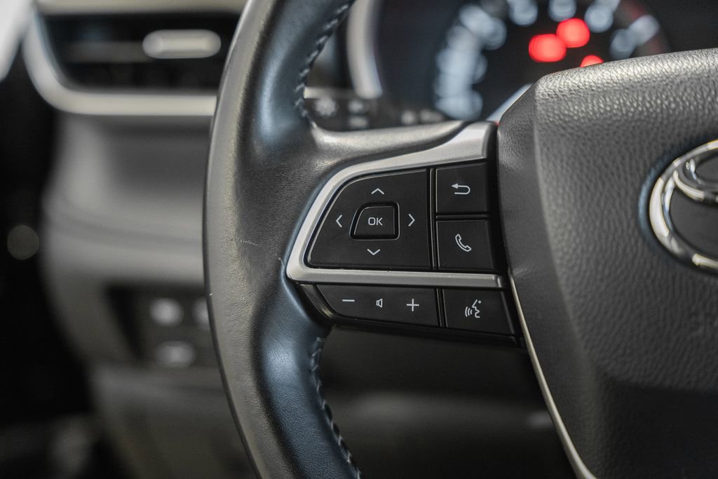 Used 2023 Toyota Highlander XLE image 28