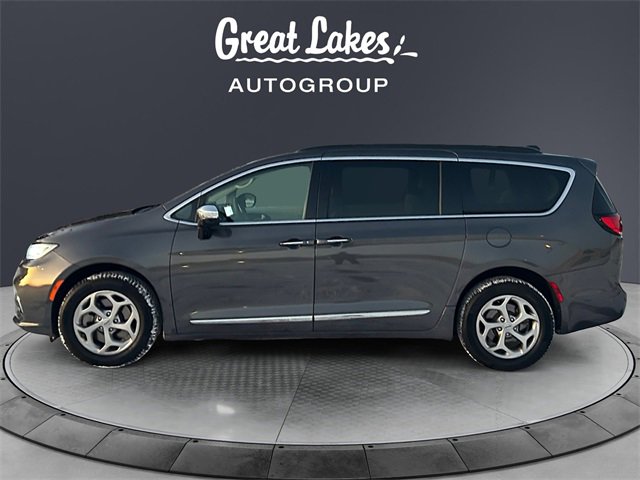 Used 2023 Chrysler Pacifica Limited image 2