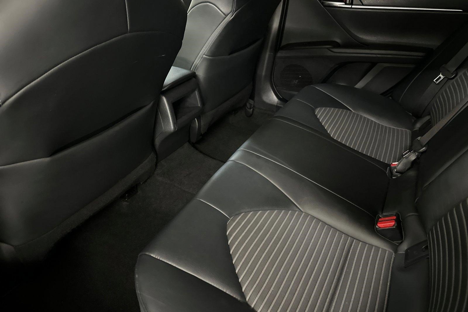 Used 2021 Toyota Camry SE image 26