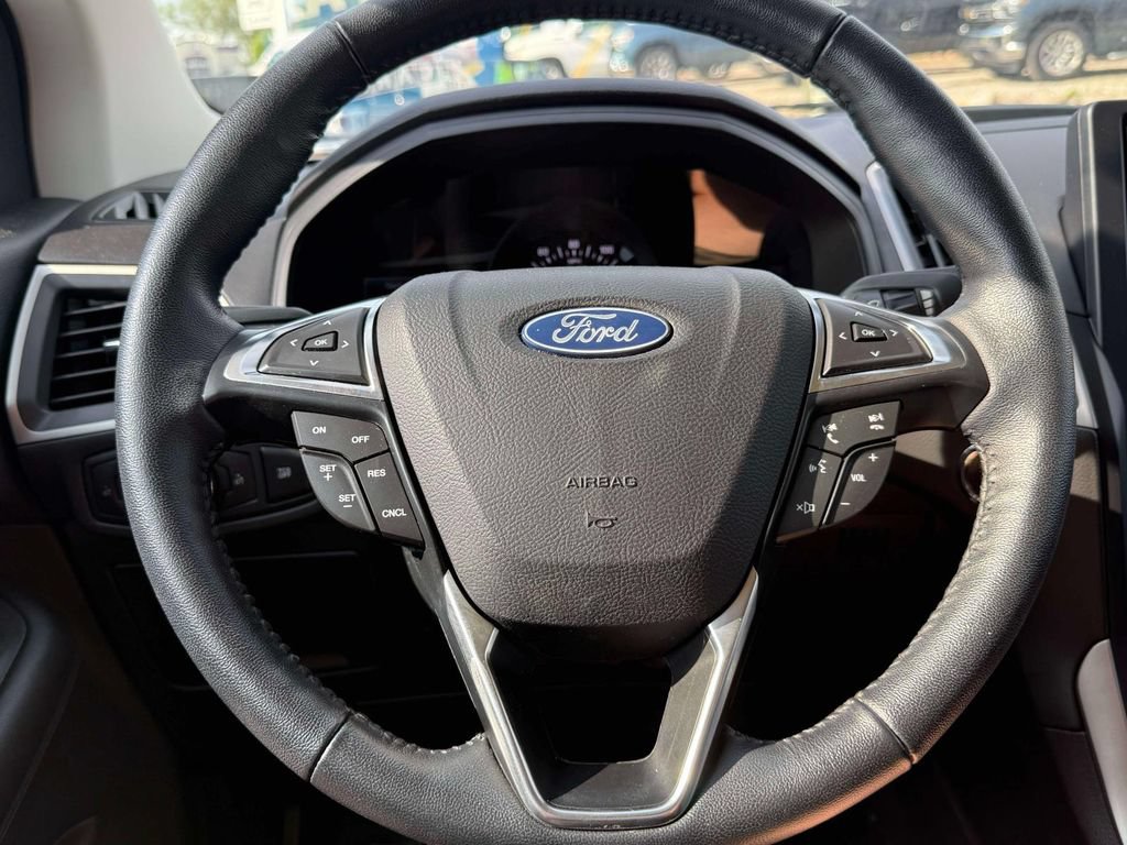 Used 2022 Ford Edge SEL AWD/4WD image 17