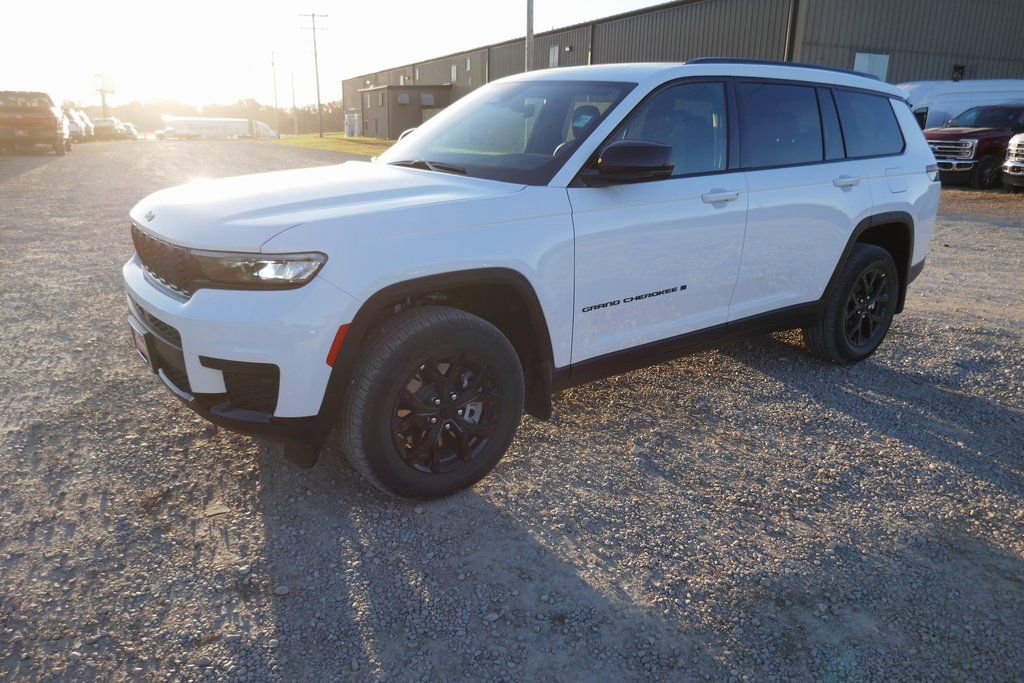New 2025 Jeep Grand Cherokee L Altitude image 7
