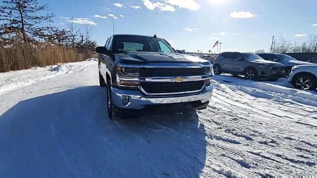 Used 2018 Chevrolet Silverado 1500 LT w/ LT Eassist Package AWD/4WD image 2