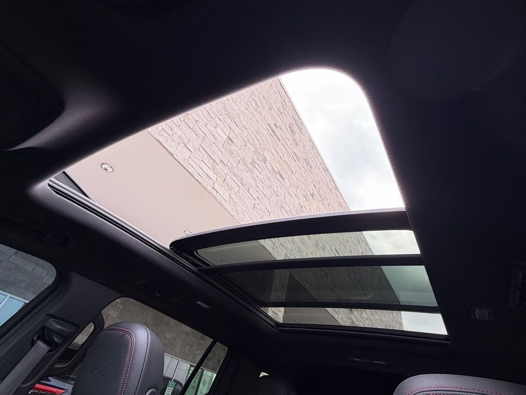 Used 2025 Chevrolet Traverse RS w/ LPO, Floor Liner Package image 33