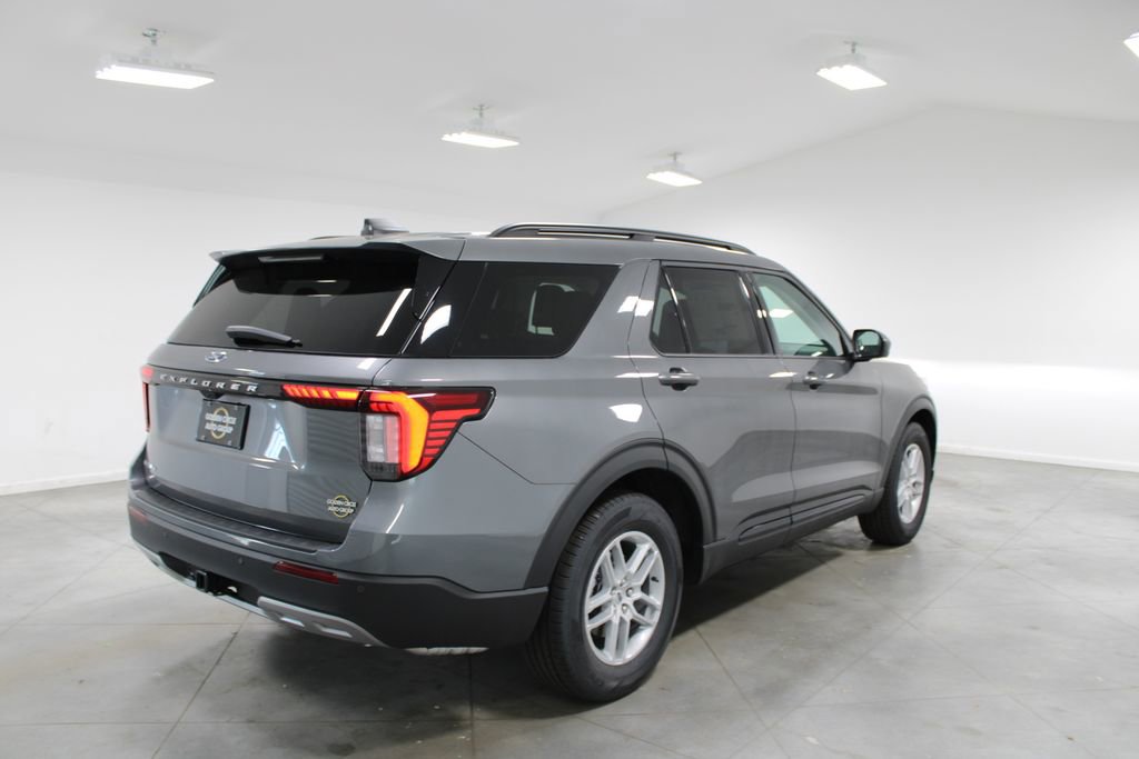 New 2026 Ford Explorer Active RWD image 10